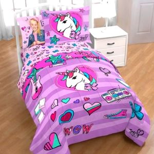 Jojo Siwa Twin/Full Reversible Comforter and Sham set. Kid's bedding